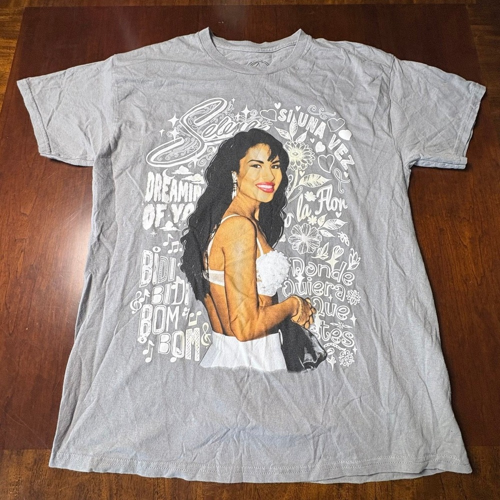 Selena Dreaming of You Graphic T-Shirt Size Large